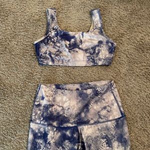 Karma yoga set. No tags fit M/L. Bust fits D cup. Pale pink/navy. Crop 3/4 pant.